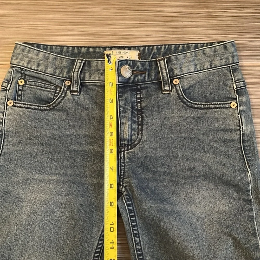 Free People Medium Wash Medium‎ Rise Distressed Skinny Jeans Size 25 Stretch